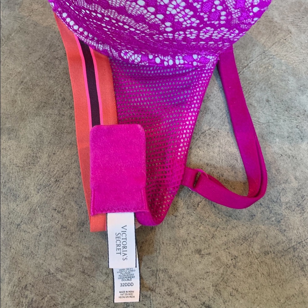 Victoria’s Secret 32DDD bra